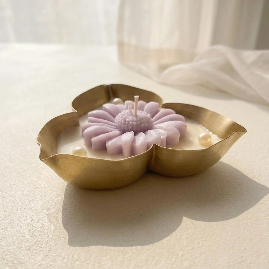 Lotus Urli Scented Candle | Daisy on top