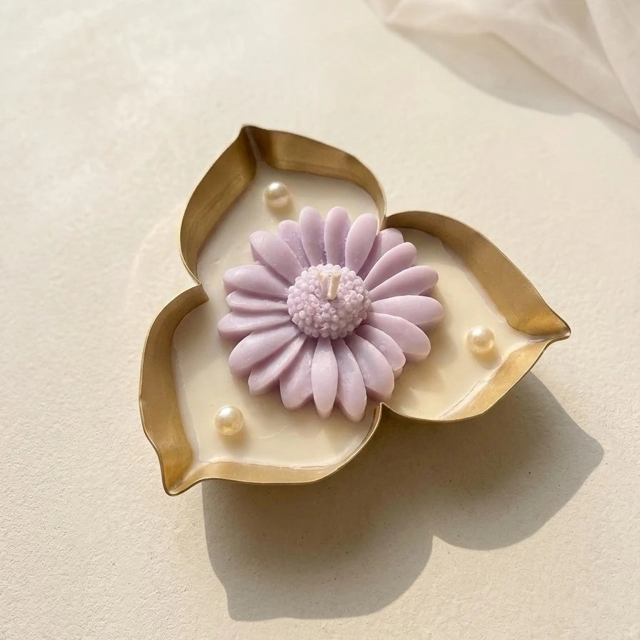 Lotus Urli Scented Candle | Daisy on top