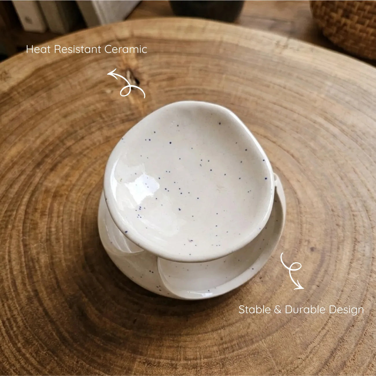 The white ceramic oil burner displayed next to its minimal, sober brand gift box packaging, ideal for housewarming or festive gifting
