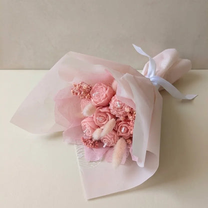 Handcrafted mini pink bouquet candle adorned with real dried flowers and infused with a beautiful fragrance
