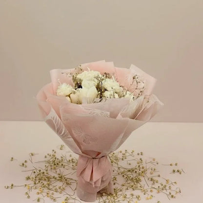 Decorative ivory white bouquet candle with real dried flowers, adding timeless beauty to any home decor